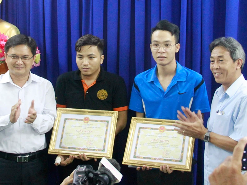 2 kẻ cướp đâm người ở Thủ Đức là đôi bạn thân từ nhỏ ảnh 4 2 kẻ cướp đâm người ở Thủ Đức là đôi bạn thân từ nhỏ ảnh 4