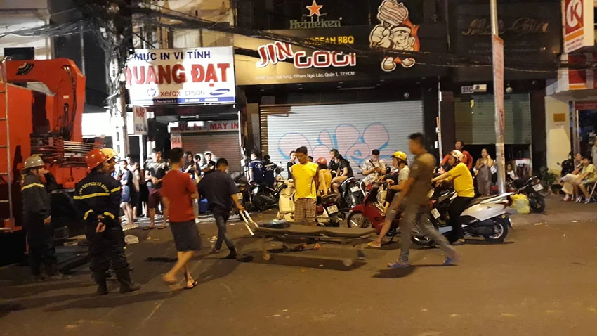 Vụ sập công trình đang nâng cấp, sửa chữa ở quận 1 khiến 2 người thương vong.