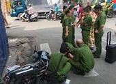 Taxi va chạm làm 2 người thương vong ở Tân Phú rồi bỏ trốn