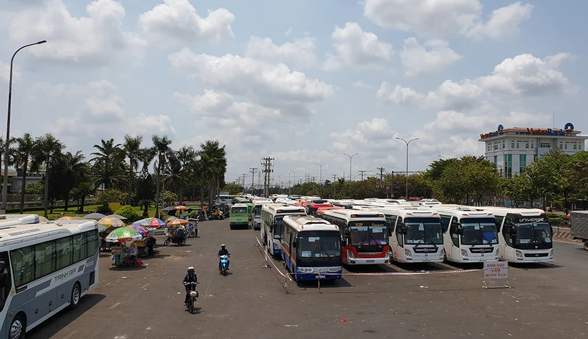 /uploaded/nguyentan/2020_04_07/xe-cong-nhan-khu-cong-nghiep-pouyuen-van-lam-viec-binh-thuong_plks