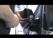 2 vợ chồng trộm kính ô tô còn đánh người ở TP.HCM
