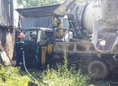 Hỏa hoạn thiêu rụi cả ô tô tải cẩu ở bãi phế liệu