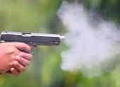 Nhóm đòi nợ liều lĩnh nổ súng vào chủ nhà