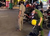 Hai thiếu nữ ở TP.HCM tông xe, chạy bộ bắt cướp giật
