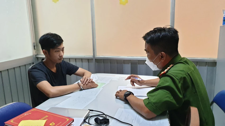 Công an hiện đang tiếp tục làm việc với người liên quan để làm rõ. Ảnh: NT Công an hiện đang tiếp tục làm việc với người liên quan để làm rõ. Ảnh: NT
