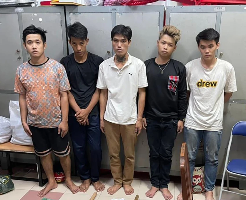 Nhóm nghi phạm tại cơ quan điều tra. Ảnh: CA