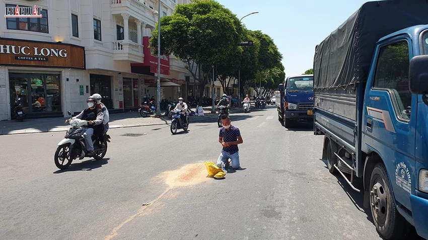 Hiện trường vụ tai nạn vào sáng cùng ngày. Ảnh: NT Hiện trường vụ tai nạn vào sáng cùng ngày. Ảnh: NT