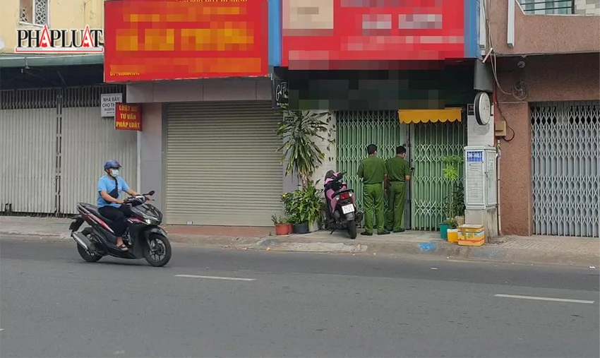 Hiện trường vụ án mạng là ngôi nhà mặt tiền trên đường Trần Phú. Ảnh: NT