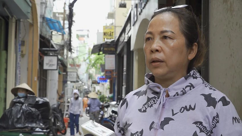 Theo bà Trần Hương Bình, 54 tuổi, ngụ quận 1 cho biết, số tiểu thương có tham gia góp hụi vào khoảng 30 người, số tiền gần 10 tỉ đồng. Ảnh: NT Theo bà Trần Hương Bình, 54 tuổi, ngụ quận 1 cho biết, số tiểu thương có tham gia góp hụi vào khoảng 30 người, số tiền gần 10 tỉ đồng. Ảnh: NT
