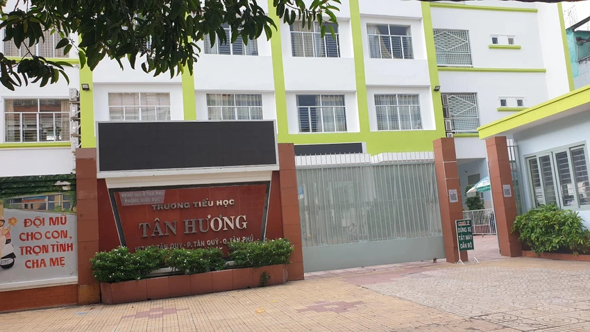 Hiện cơ quan chức năng đang xác định nguyên nhân khiến hàng trăm học sinh tiểu học tại Trường tiểu học Tân Hương có biểu hiện bất thường khi ăn bữa trưa. Ảnh: NT