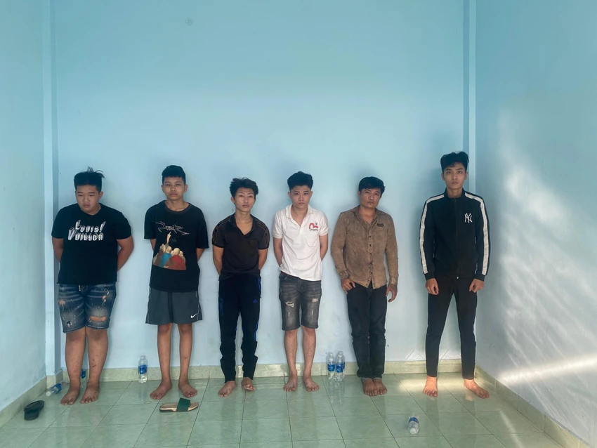 Trước đó, hai nhóm hỗn chiến xuất phát từ mâu thuẫn do tiếng nẹt pô. Ảnh: CA Trước đó, hai nhóm hỗn chiến xuất phát từ mâu thuẫn do tiếng nẹt pô. Ảnh: CA
