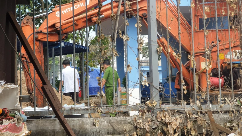 Hiện nguyên nhân và thiệt hại vẫn đang được công an điều tra. Ảnh: NT Hiện nguyên nhân và thiệt hại vẫn đang được công an điều tra. Ảnh: NT