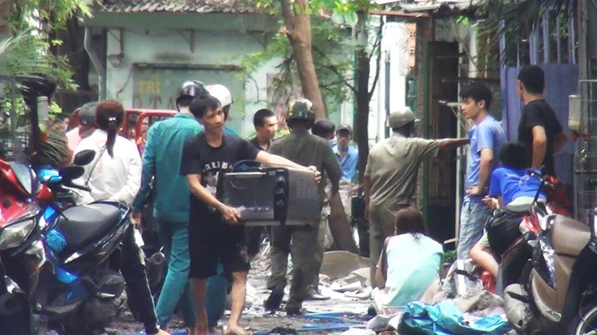 Hỏa hoạn khiến người dân khu vực gặp một phen hoảng loạn. Ảnh: HT Hỏa hoạn khiến người dân khu vực gặp một phen hoảng loạn. Ảnh: HT