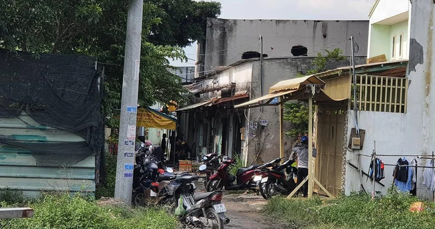 Nhiều người dân khu vực vẫn chưa khỏi bàng hoàng sau vụ cháy gây hậu quả đau lòng. Ảnh: HT Nhiều người dân khu vực vẫn chưa khỏi bàng hoàng sau vụ cháy gây hậu quả đau lòng. Ảnh: HT
