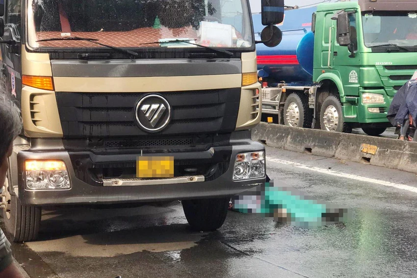 Tai nạn khiến người phụ nữ tử vong tại chỗ. Ảnh: HT Tai nạn khiến người phụ nữ tử vong tại chỗ. Ảnh: HT
