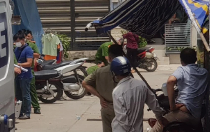Công an quận Bình Tân sau đó phong tỏa hiện trường, khám nghiệm điều tra. Ảnh: HT