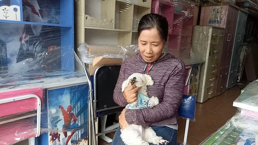 Bà Phượng đã nhận lại con chó sau khi bị mất. Ảnh: HT Bà Phượng đã nhận lại con chó sau khi bị mất. Ảnh: HT