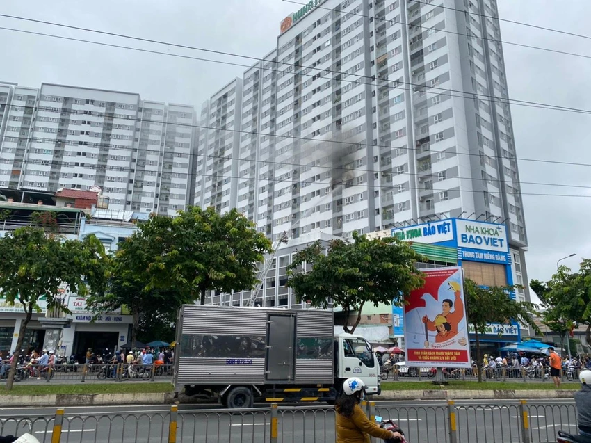 Đám cháy nhanh chóng được khống chế sau đó. Ảnh: NT Đám cháy nhanh chóng được khống chế sau đó. Ảnh: NT