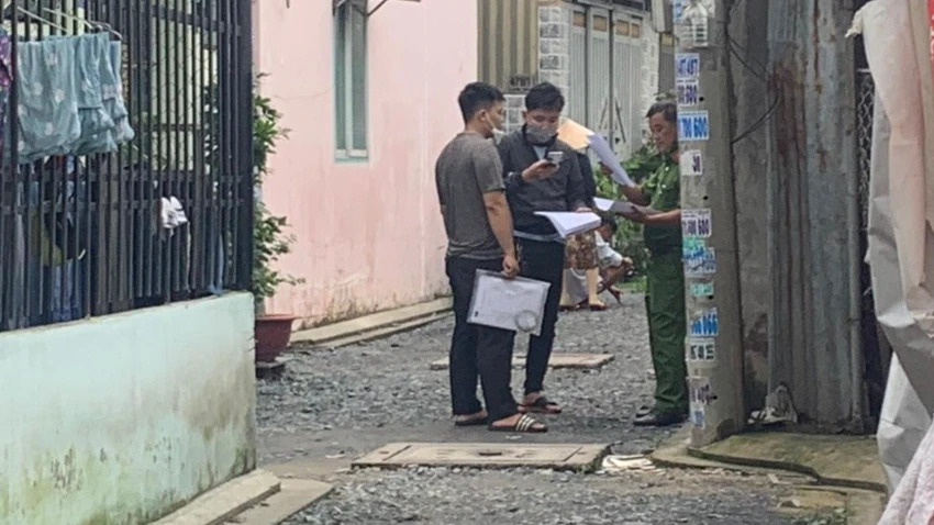 Công an khám nghiệm hiện trường, điều tra nguyên nhân. Ảnh: HT Công an khám nghiệm hiện trường, điều tra nguyên nhân. Ảnh: HT