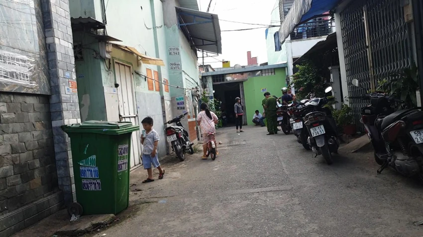 Theo người dân, hai nạn nhân là vợ chồng, thuê căn nhà trên để ở một năm nay. Ảnh: NT Theo người dân, hai nạn nhân là vợ chồng, thuê căn nhà trên để ở một năm nay. Ảnh: NT