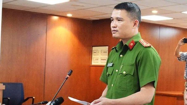 Ông Nam hồi còn mang cấp hàm thượng tá, Trưởng Phòng PC02 trong một buổi họp báo. Ảnh: NT Ông Nam hồi còn mang cấp hàm thượng tá, Trưởng Phòng PC02 trong một buổi họp báo. Ảnh: NT