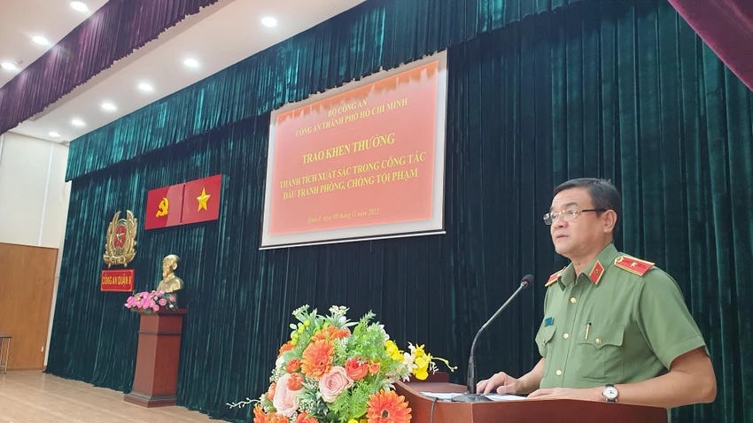 Giám đốc Công an TP.HCM tuyên dương thành công của ban chuyên án. Ảnh: CA