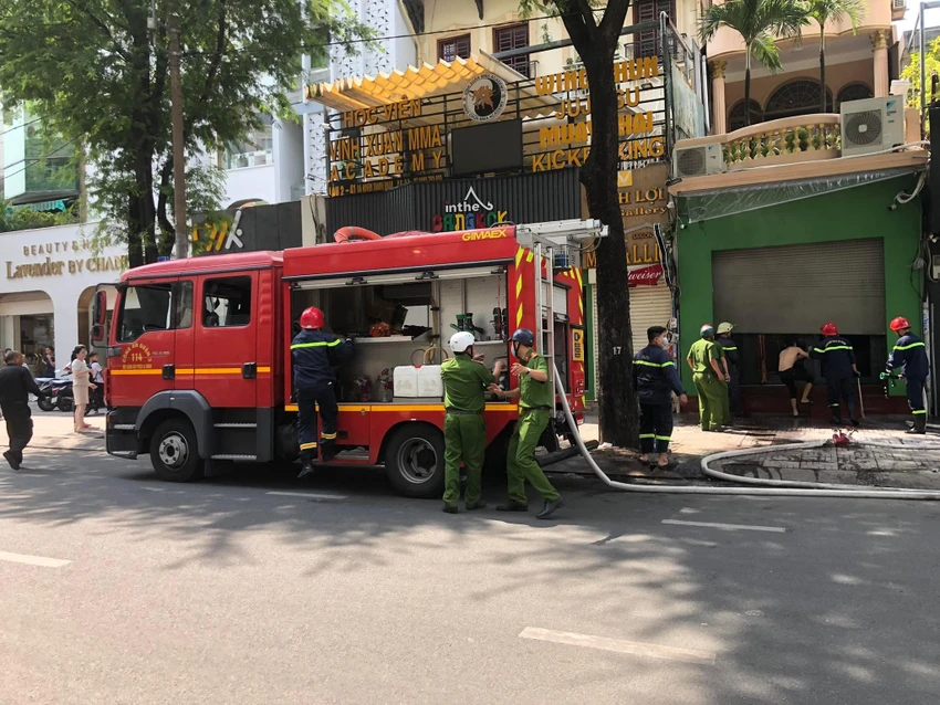 Đám cháy may mắn không gây thiệt hại về người. Ảnh: NGUYỄN YÊN Đám cháy may mắn không gây thiệt hại về người. Ảnh: NGUYỄN YÊN