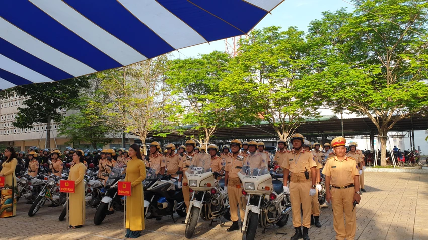 Công an TP.HCM ra quân tấn công, trấn áp tội phạm Tết Nguyên đán 2023 cong-an-tphcm-thuc-hien-cao-diem-tan-cong-tran-ap-toi-pham-tet-nguyen-dan-2023