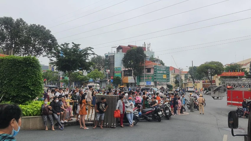 Cháy chung cư đường Kinh Dương Vương, hàng trăm cư dân bỏ chạy chay-chung-cu-moonlight-boulevard-binh-tan