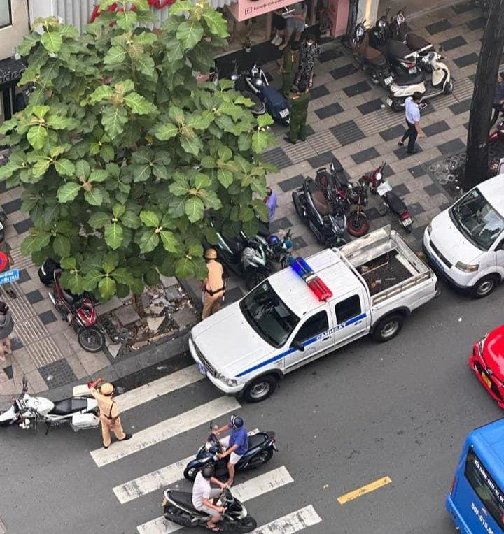 Người con trai sau đó đã đến công an, khai nhận vụ việc. Ảnh: NY Người con trai sau đó đã đến công an, khai nhận vụ việc. Ảnh: NY