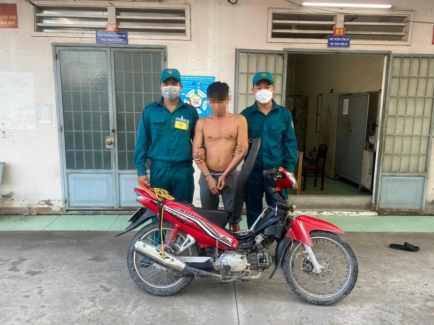 Thanh niên bắt trộm 2 con heo mọi nặng 60kg ở Bình Mỹ bat-trom-2-con-heo-o-binh-my-cu-chi-bi-bat