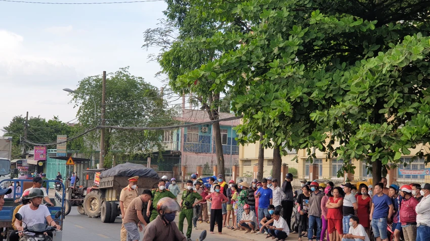 Nghi va chạm với máy cày kéo rơ moóc, người đàn ông bị cán chết va-cham-may-cay-keo-ro-mooc-nguoi-dan-ong-bi-can-chet-phan-van-hon