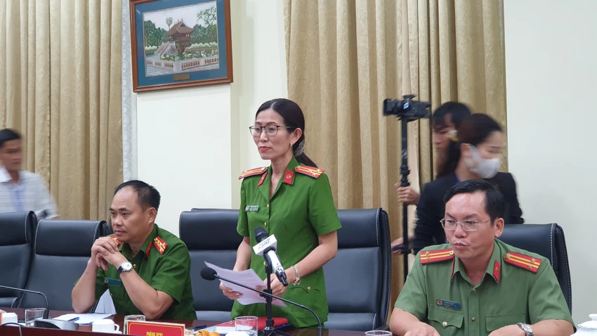 Trước đó, thượng tá Trần Thị Kim Lý, Chánh văn phòng Cơ quan CSĐT Công an TP.HCM cho biết hiện cơ quan điều tra đang làm rõ trách nhiệm trong công tác quản lý Nhà nước, công tác thanh tra, kiểm tra. Ảnh: NT Trước đó, thượng tá Trần Thị Kim Lý, Chánh văn phòng Cơ quan CSĐT Công an TP.HCM cho biết hiện cơ quan điều tra đang làm rõ trách nhiệm trong công tác quản lý Nhà nước, công tác thanh tra, kiểm tra. Ảnh: NT