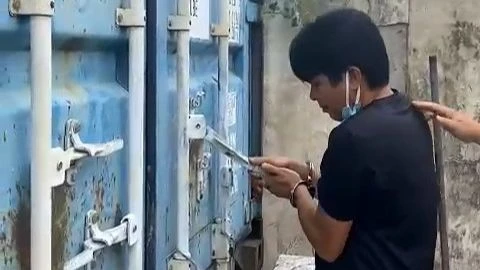 ‘Cài người’ vào công ty vận chuyển để trộm 2,3 tỉ tiền hàng trên container bang-trom-cai-nguoi-vao-cong-ty-van-chuyen-de-trom-container