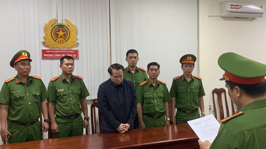 Công an TP.HCM đã khởi tố, bắt giam ông Hà về tội nhận hối lộ. Ảnh: CA Công an TP.HCM đã khởi tố, bắt giam ông Hà về tội nhận hối lộ. Ảnh: CA