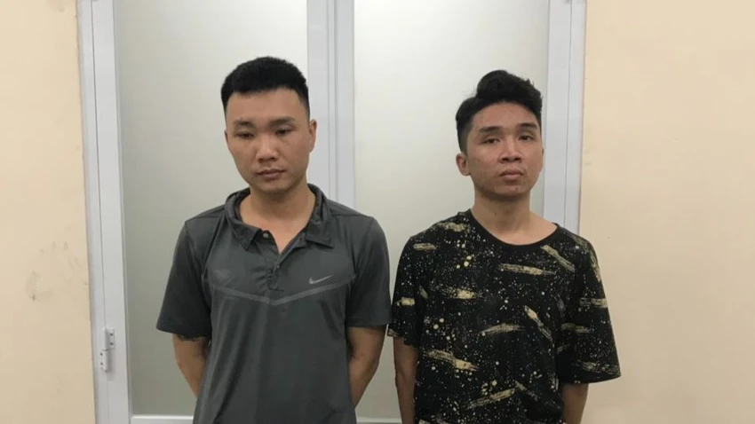 Cướp giật bị nạn nhân đánh té ngã, rút bình xịt hơi cay tấn công cap-doi-cuop-giat-xit-hoi-cay-bi-nan-nhan-danh-quan-8