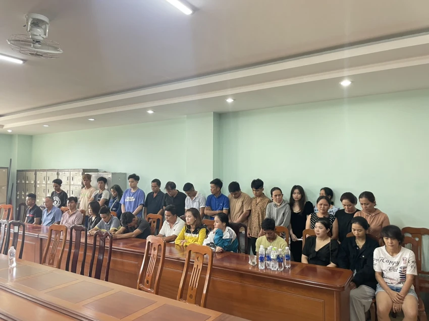 Công an hiện đang sàng lọc, làm rõ vai trò của những người liên quan. Ảnh: CA