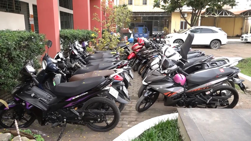 Công an đưa nhiều xe máy về trụ sở để điều tra, làm rõ. Ảnh: CA Công an đưa nhiều xe máy về trụ sở để điều tra, làm rõ. Ảnh: CA
