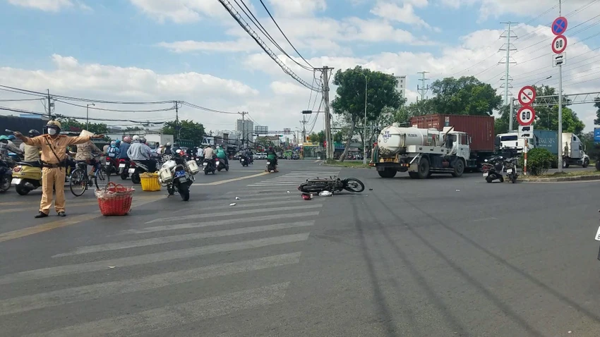 Khu vực xảy ra tai nạn là giao lộ khá đông phương tiện qua lại. Ảnh: HT Khu vực xảy ra tai nạn là giao lộ khá đông phương tiện qua lại. Ảnh: HT