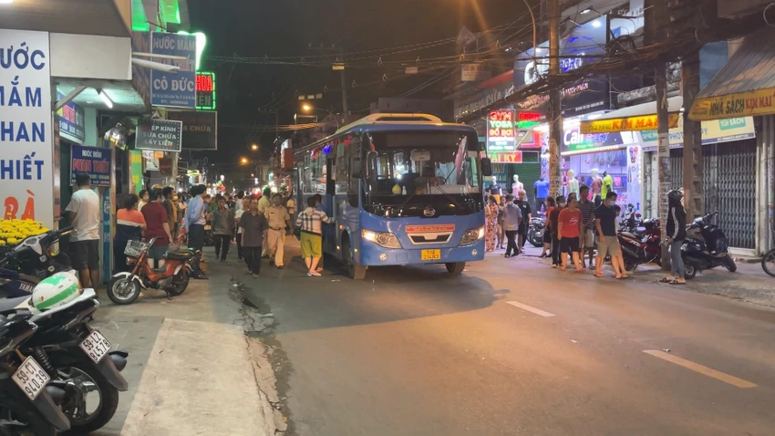 Sau khoảng 2 giờ, hiện trường được lực lượng chức năng xử lý xong. Ảnh: HT Sau khoảng 2 giờ, hiện trường được lực lượng chức năng xử lý xong. Ảnh: HT