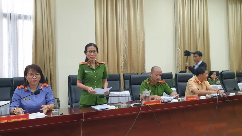 Thượng tá Trần Thị Kim Lý, Chánh VP Cơ quan CSĐT Công an TP.HCM cho biết hiện đã khởi tố 128 bị can. Ảnh: NT Thượng tá Trần Thị Kim Lý, Chánh VP Cơ quan CSĐT Công an TP.HCM cho biết hiện đã khởi tố 128 bị can. Ảnh: NT