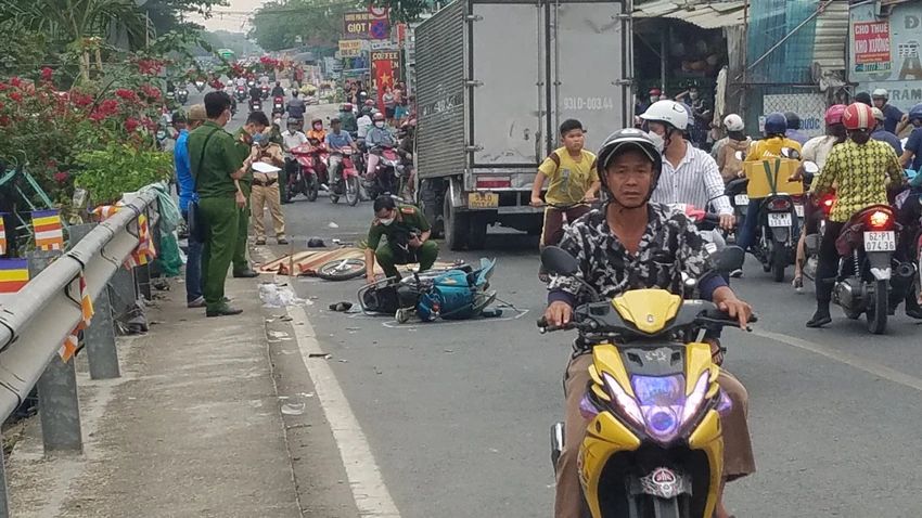 Công an sau đó có mặt phong tỏa hiện trường, khám nghiệm điều tra. Ảnh: HT Công an sau đó có mặt phong tỏa hiện trường, khám nghiệm điều tra. Ảnh: HT