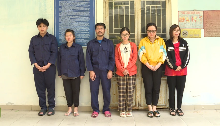 Bảy người là quản lý, nhân viên thu hồi nợ chi nhánh Công ty Thế Hệ Trẻ vừa bị Công an quận Tân Bình khởi tố. Ảnh: CA