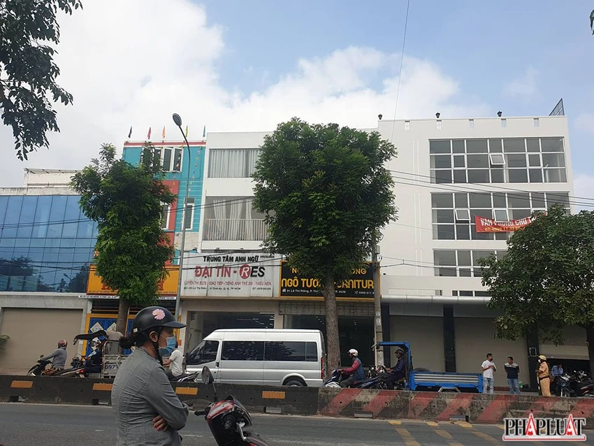 Khám xét căn nhà nghi là điểm lừa đảo cách UBND quận 12 100 mét