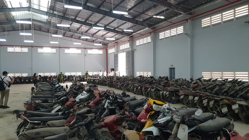 Các kho giữ tang vật đều có hàng rào, trang bị bình chữa cháy, hàng chục camera an ninh quan sát và lực lượng túc trực 24/24. Ảnh: NT Các kho giữ tang vật đều có hàng rào, trang bị bình chữa cháy, hàng chục camera an ninh quan sát và lực lượng túc trực 24/24. Ảnh: NT