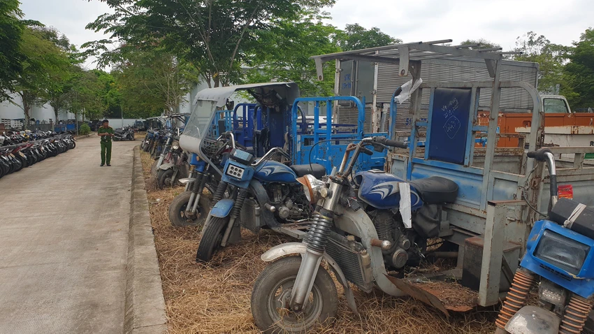 Theo PC08, kho tang tài vật vi phạm giao thông có diện tích hơn 2 ha. Ảnh: NT Theo PC08, kho tang tài vật vi phạm giao thông có diện tích hơn 2 ha. Ảnh: NT