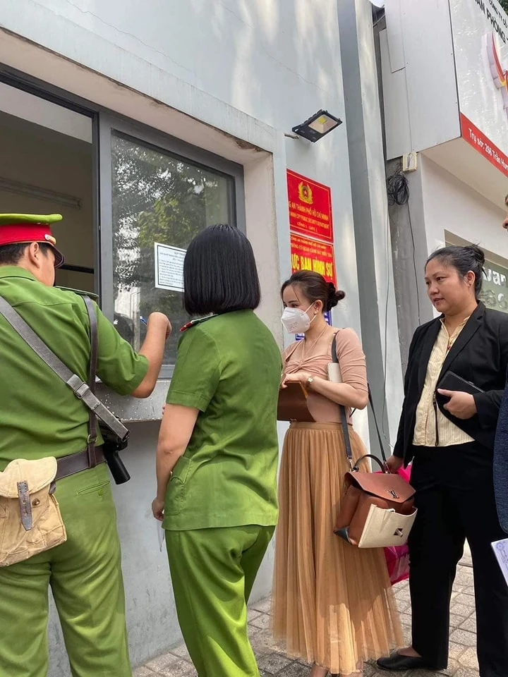 Tuy nhiên, luật sư bảo vệ quyền lợi cho Vy Oanh khẳng định đây là thông tin giả, lấy lại hình ảnh cũ. Ảnh: NVCC Thực hư tin Vy Oanh kêu cứu không được, phải lên Công an làm việc