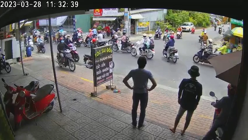 Vụ việc khiến nhiều người dân khu vực quan tâm, theo dõi. Ảnh cắt từ clip Vụ việc khiến nhiều người dân khu vực quan tâm, theo dõi. Ảnh cắt từ clip