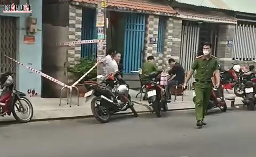 Công an phong tỏa hiện trường, khám nghiệm điều tra nguyên nhân vụ việc. Ảnh: HT Công an phong tỏa hiện trường, khám nghiệm điều tra nguyên nhân vụ việc