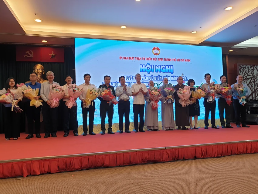 Tổng số tiền được các đơn vị ủng hộ là hơn 19 tỉ đồng. Ảnh: NT Tổng số tiền được các đơn vị ủng hộ là hơn 19 tỉ đồng. Ảnh: NT